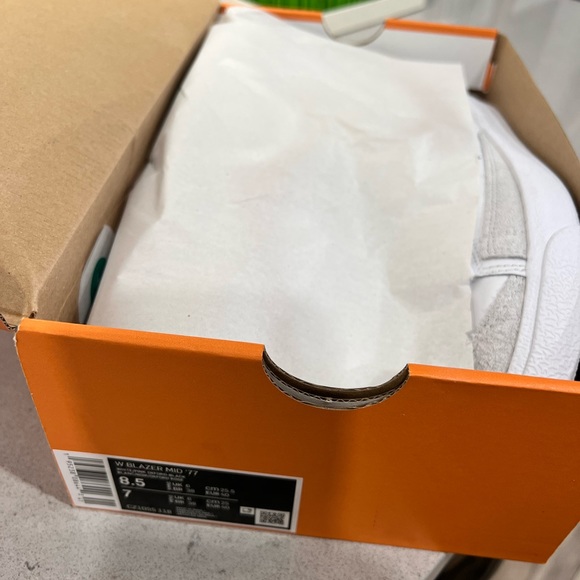 Nike Blazers - Picture 3 of 5